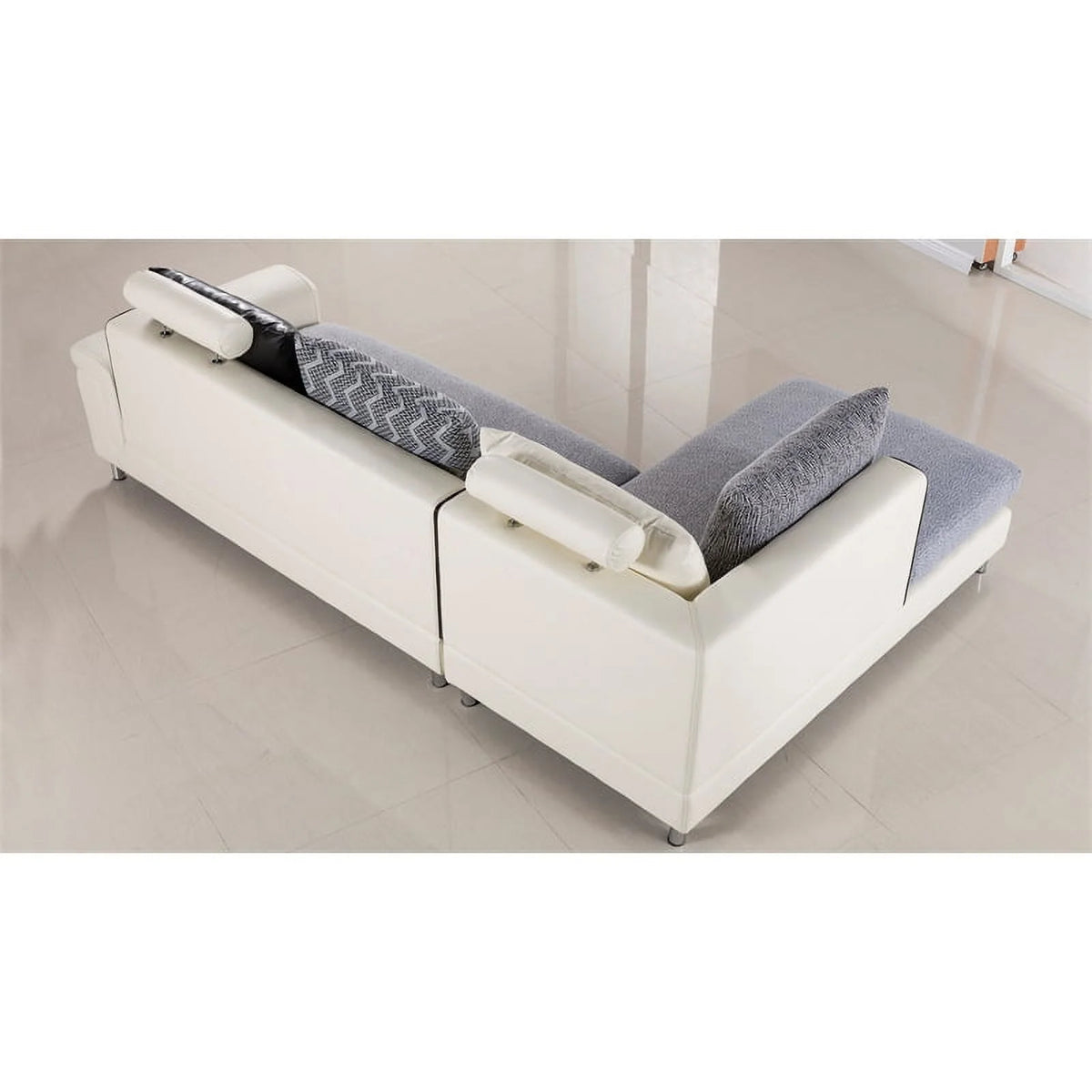 Gray Fabric Sectional with Left Facing Chaise G13383